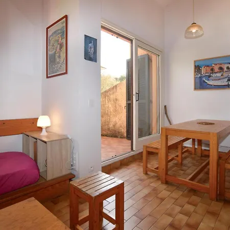 2 Bedroom Cozy In Holiday home