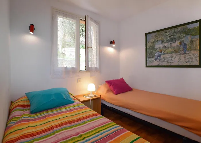 Сasa de vacaciones 2 Bedroom Cozy In *